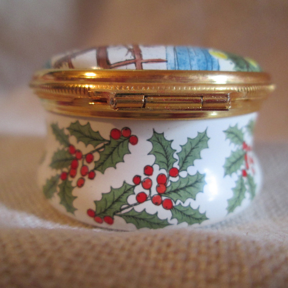 Enamel Trinket Box VICTORIAN CHRISTMAS  & Family - Picture 5 of 8